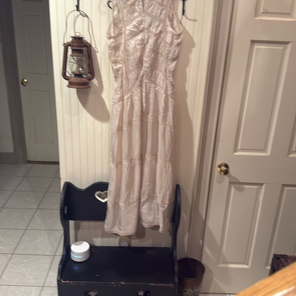 Elegant Beige Sleeveless Dress - Picture 2 of 6